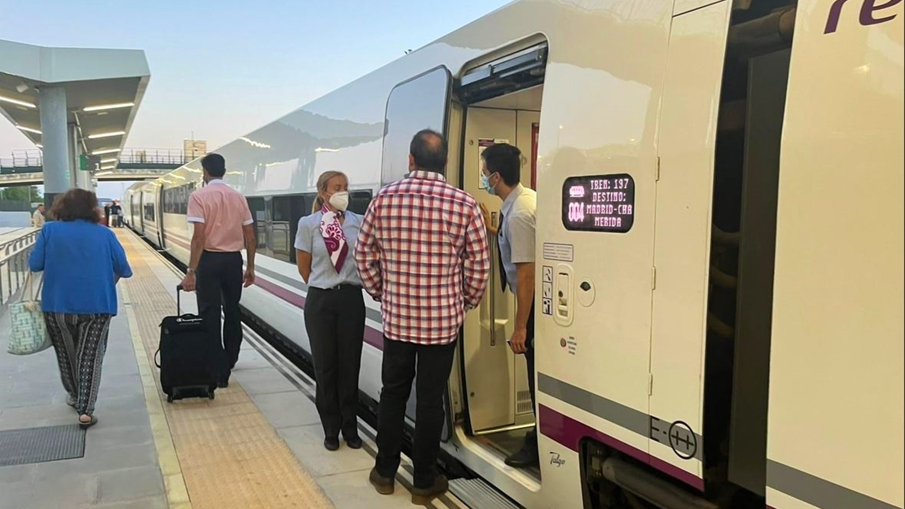 El nuevo tren Alvia en Extremadura. (Foto: EP)