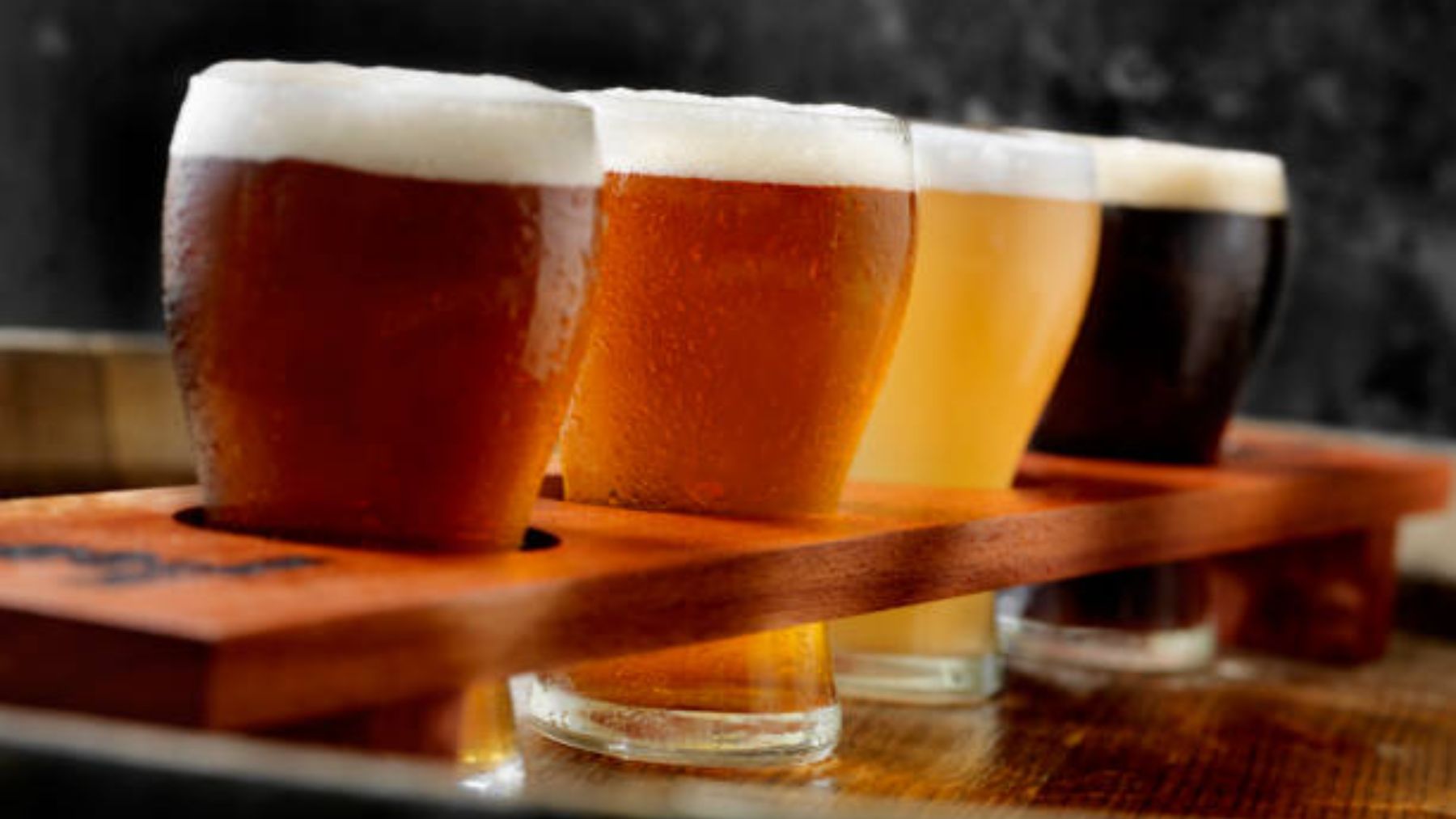 Descubre cómo se debe tomar la cerveza fría