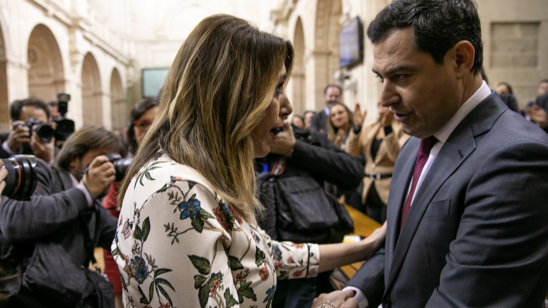 Susana Díaz felicita a Juanma Moreno tras su investidura en 2019 (EUROPA PRESS).