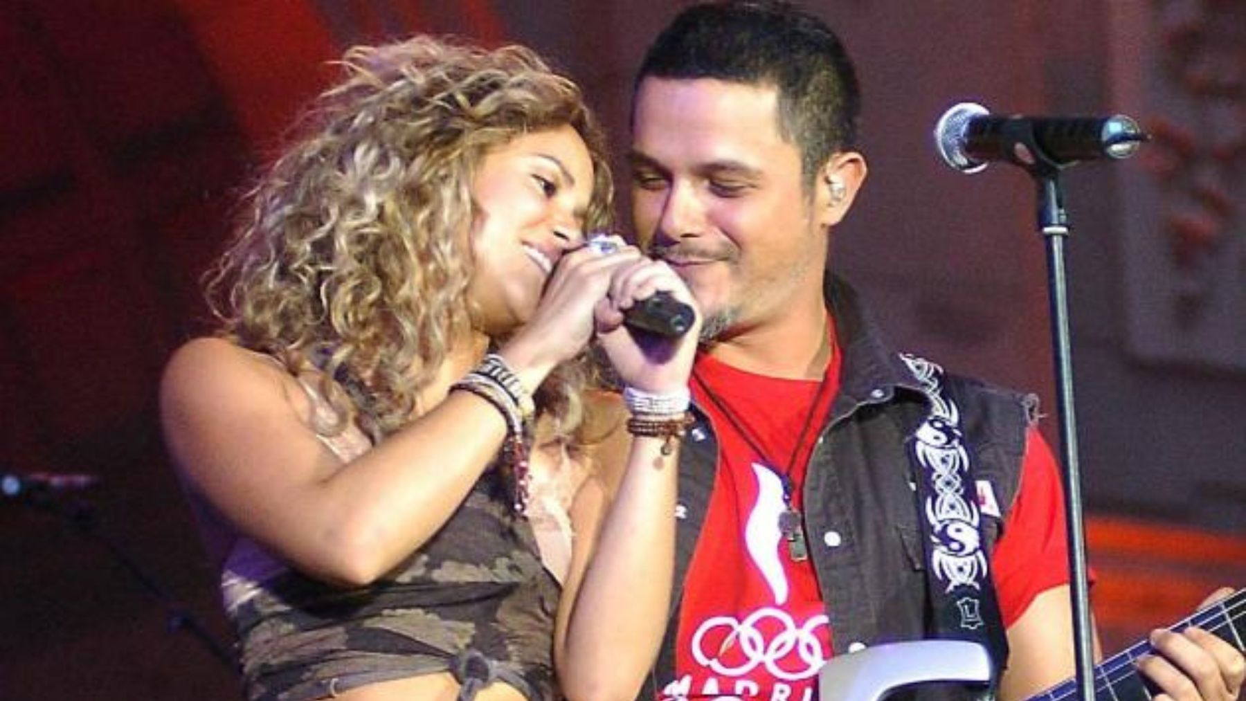 Shakira y Alejandro Sanz en un concierto