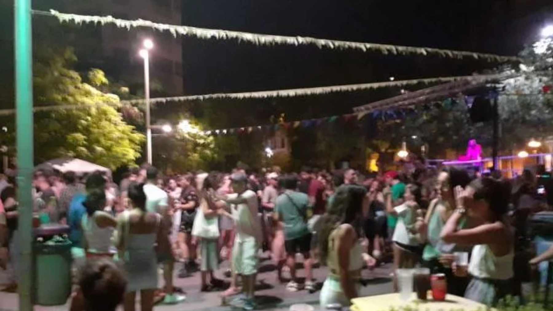 Imagen de la fiesta que tuvo lugar en la noche de ayer en la plaza París de Palma.