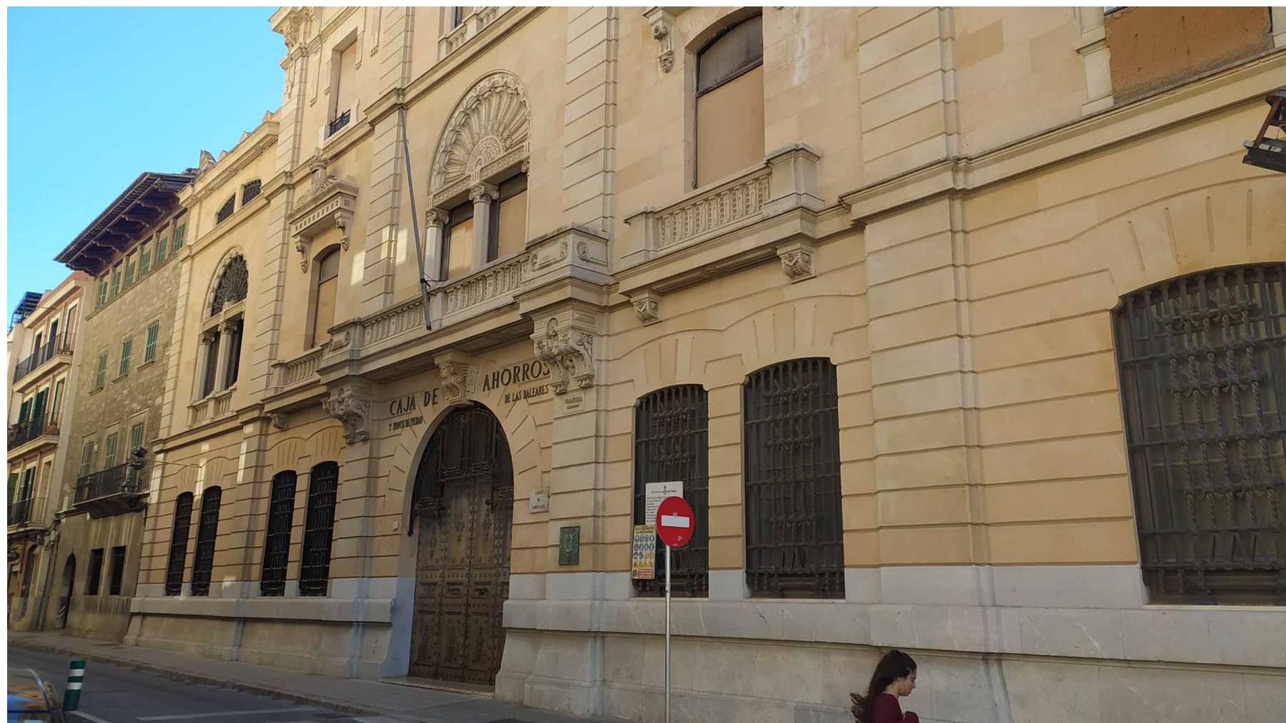 Una de las oficinas bancarias más emblemáticas de Palma cerrada este año.