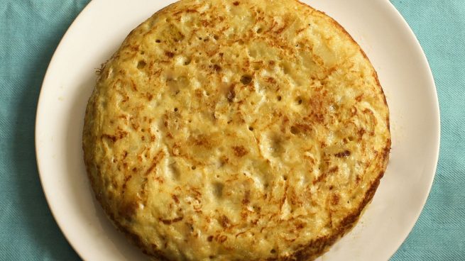 Tortilla de patatas en la playa
