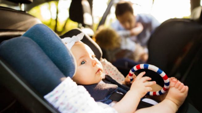 Llantos en el coche: cómo preparar un viaje largo con tu bebé