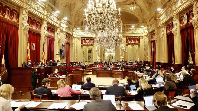 El Parlament balear durante una sesión plenaria.