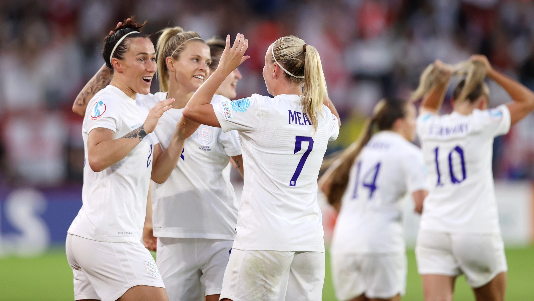 Las jugadoras de Inglaterra celebran un gol en la Eurocopa 2022 femenina. (Getty)
