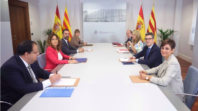 El Gobierno claudica ante ERC: catalán con traductor en el Senado y adiós al 25% de español en las aulas