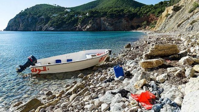 Una patera en la costa de Mallorca.