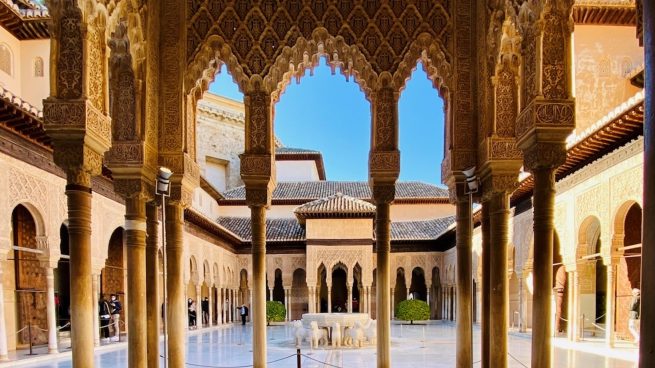 Este es el edificio más antiguo de Granada y hay lista de espera para visitarlo