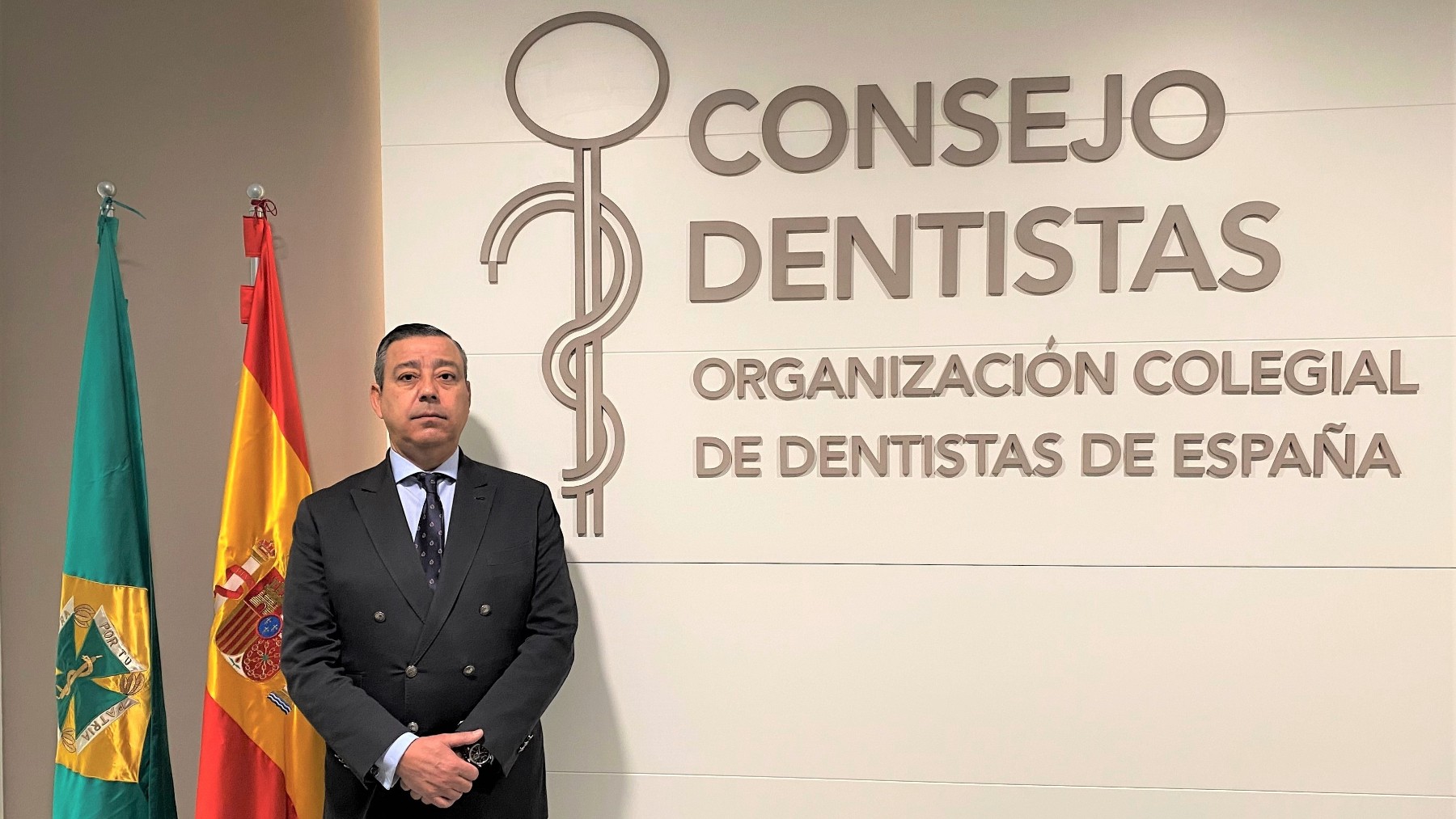 Dr. Óscar Castro Reino