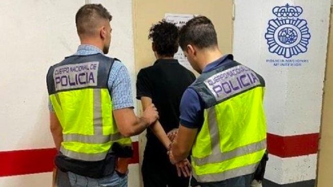 Don inmigrantes ilegales cometen cuatro agresiones sexuales en Sevilla y la Policía busca a más víctimas.