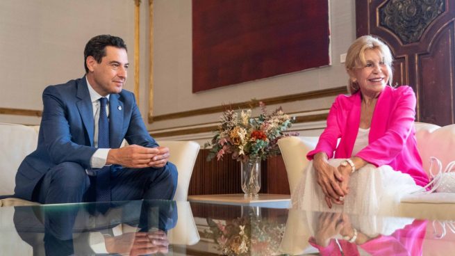 El presidente de la Junta de Andalucía, Juanma Moreno, se ha reunido este martes con la coleccionista de arte Carmen Thyssen.
