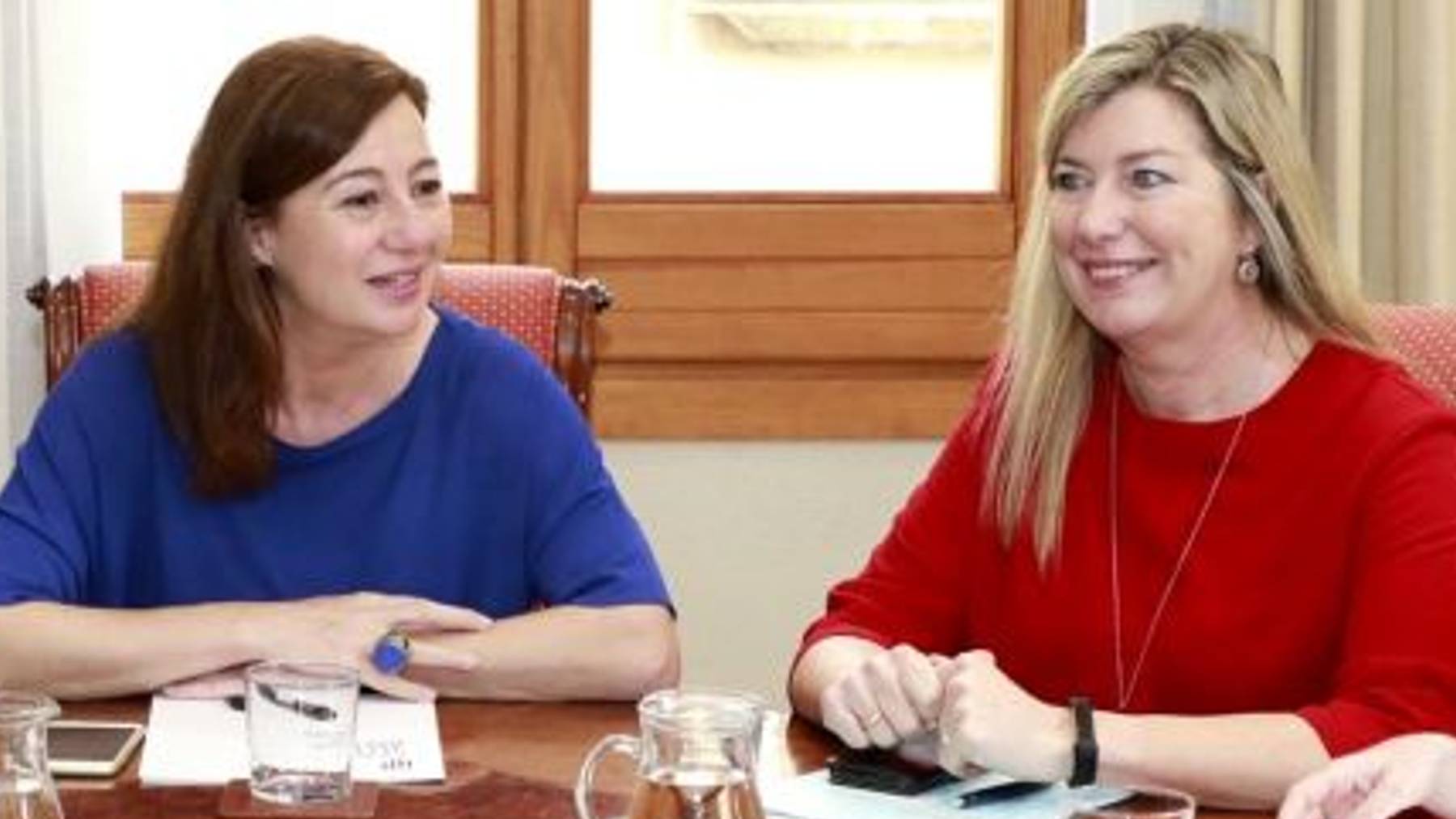 Francina Armengol y su consellera de Salud, Patricia Gómez.