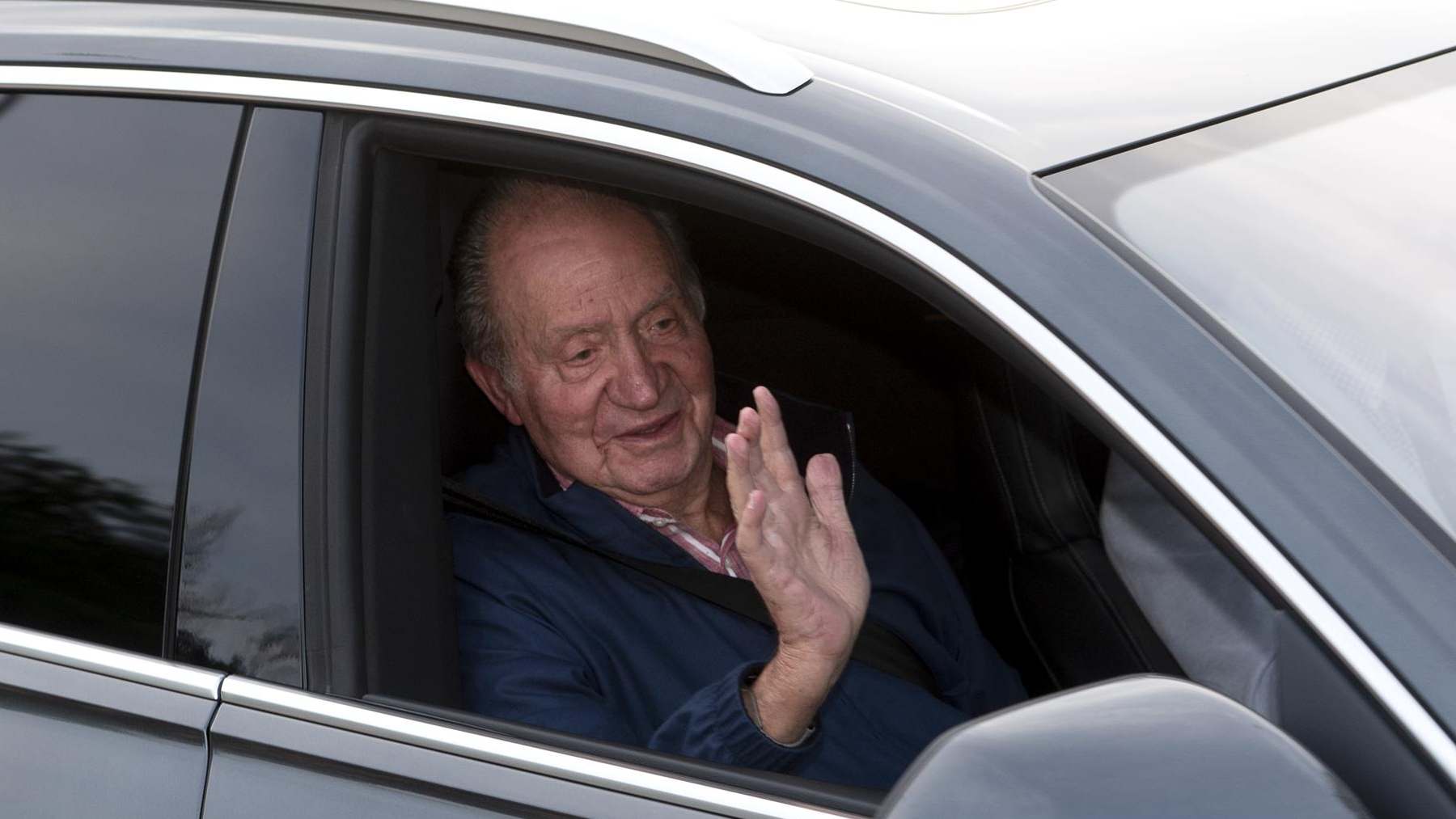 El Rey emérito Juan Carlos I a su salida de Madrid con dirección Abu Dabi tras su visita a España en mayo.