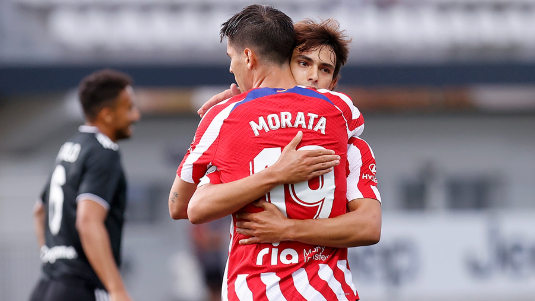 Morata y Joao Félix se abrazan tras un gol ante la Juventus. (Atlético de Madrid))