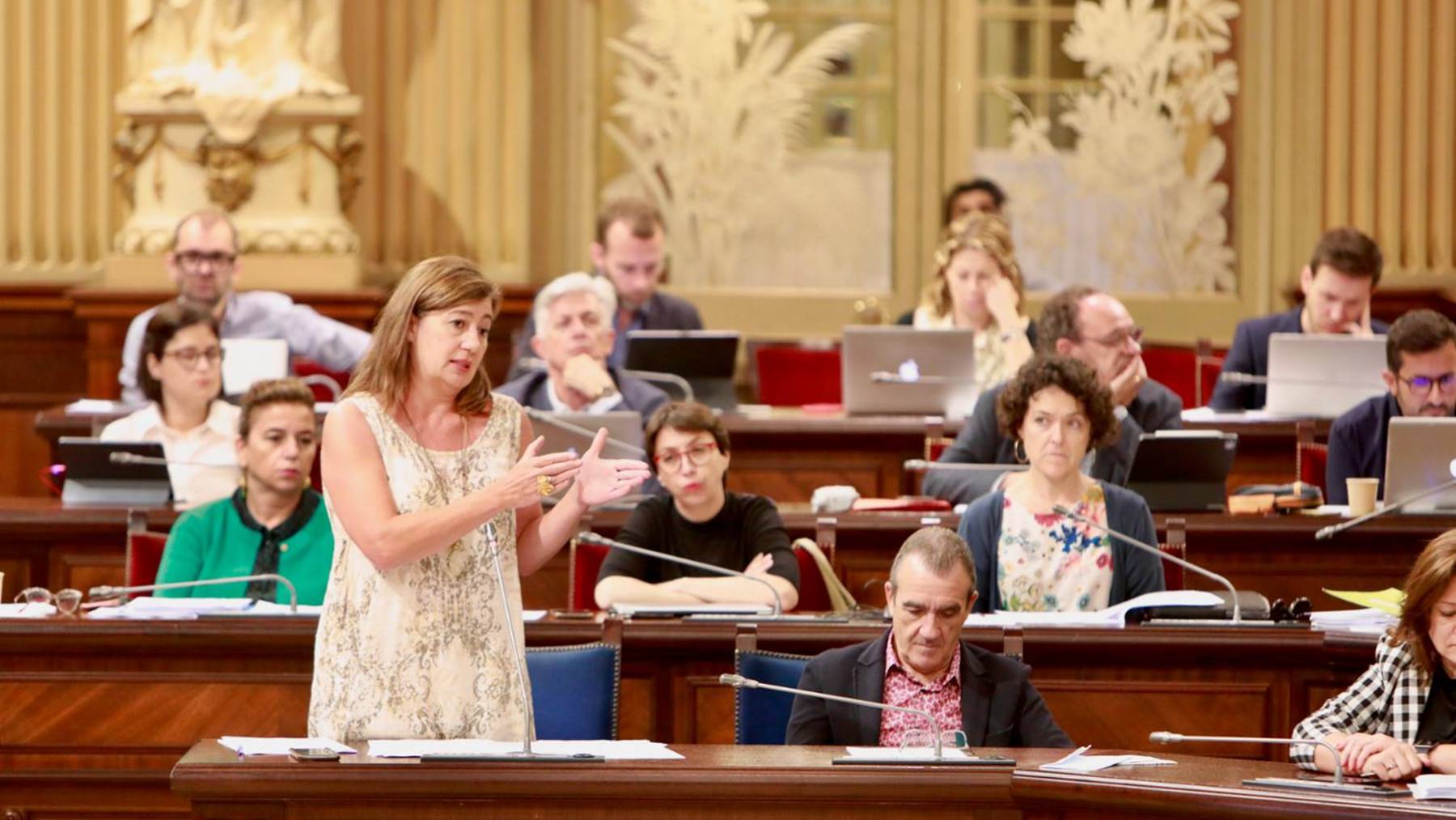 Francina Armengol en el Parlament.