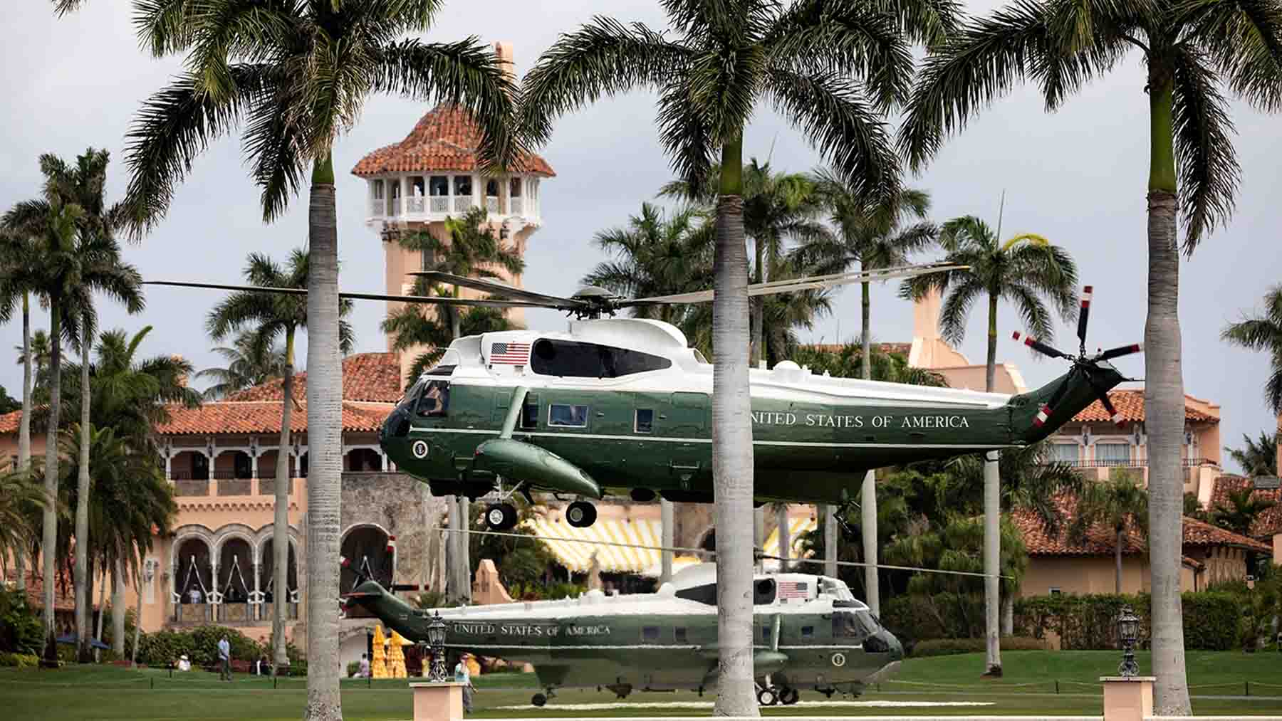 El expresidente Donald Trump a bordo del Marine One aterriza en Mar-a-Lago