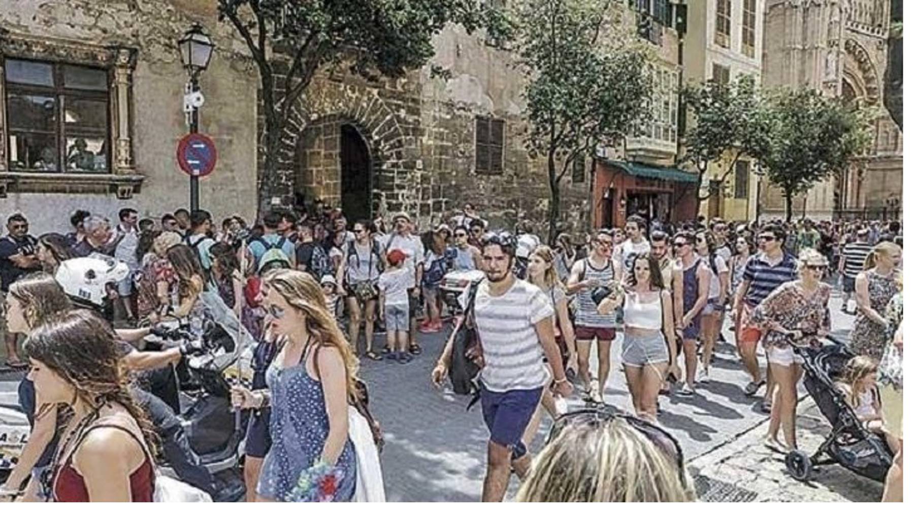 Turistas en el centro histórico de Palma.