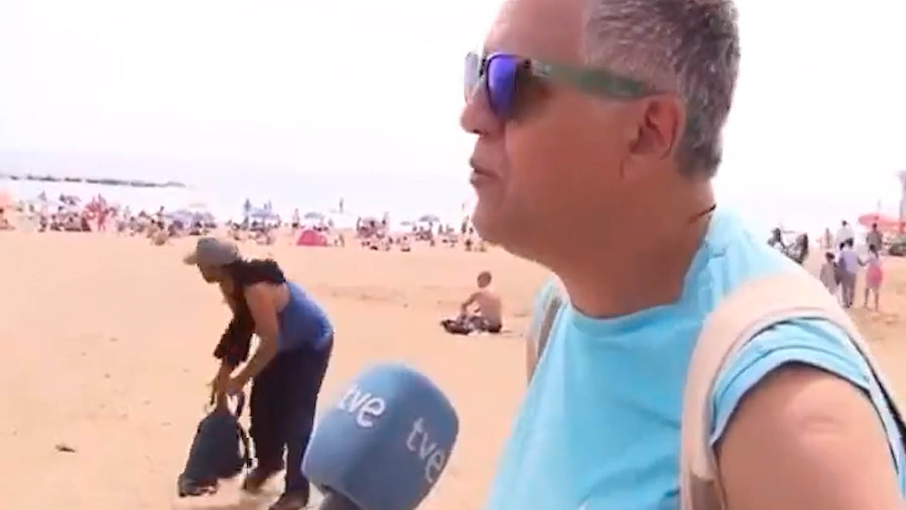 Roban el bolso a un hombre en la playa de Barcelona