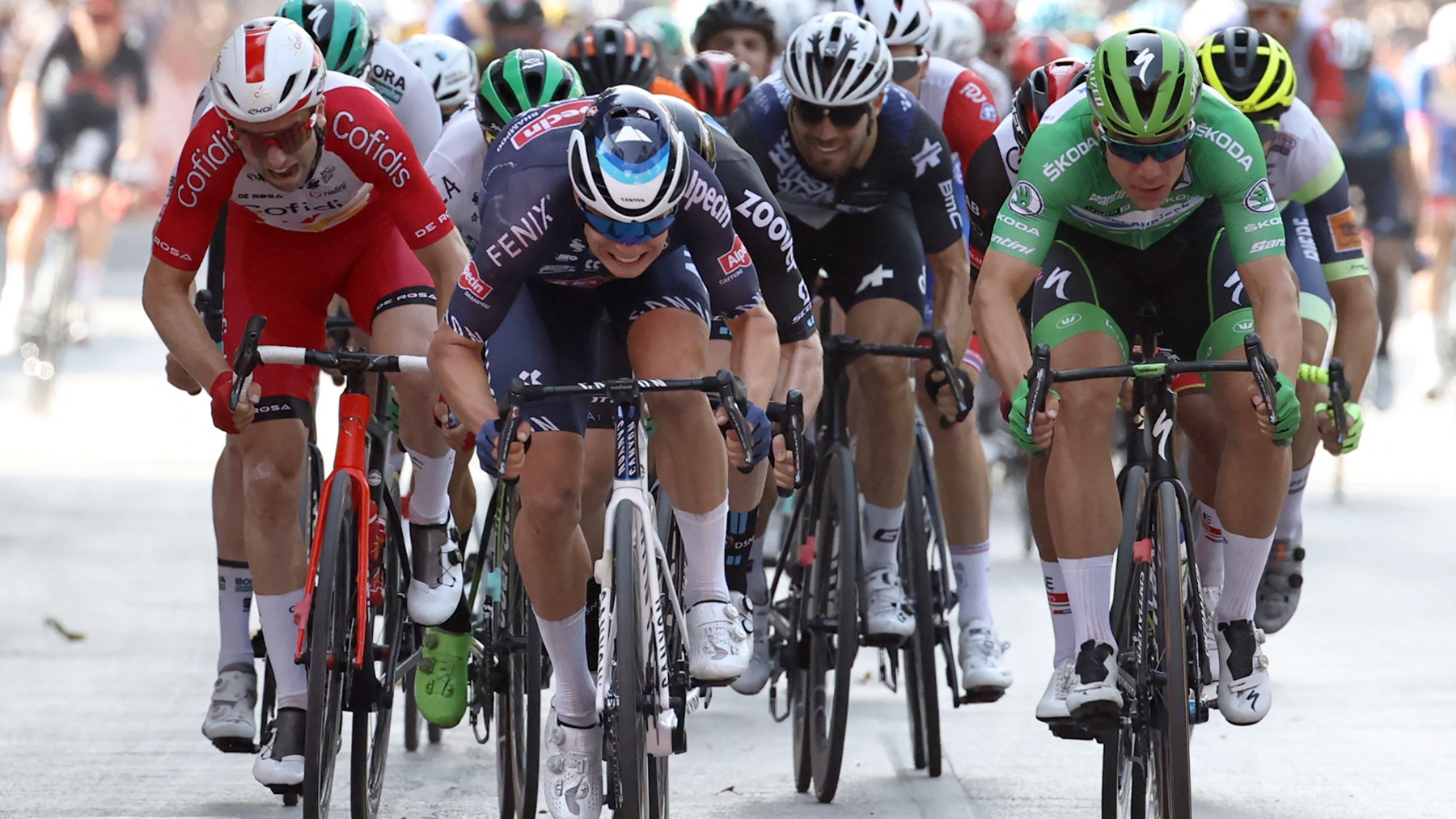 Imagen de una etapa de la Vuelta Ciclista a España 2021. (AFP)