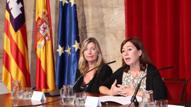 La consellera de Salud, Patricia Gómez, y la presidenta de Baleares, Francina Armengol.