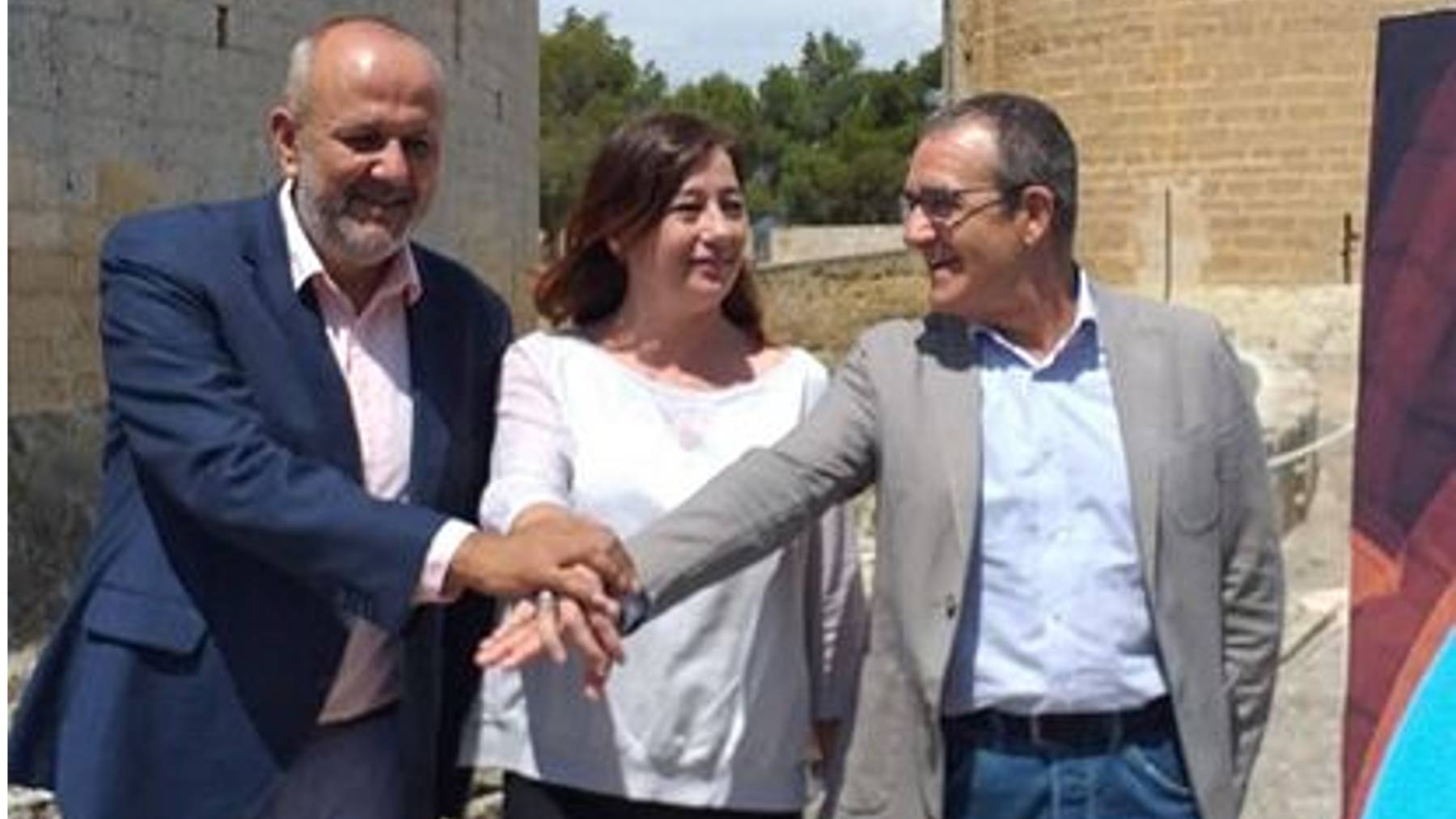 Miquel Ensenyat, portavoz de Més, con Francina Armengol y el vicepresidente Juan Pedro Yllanes, (Podemos).