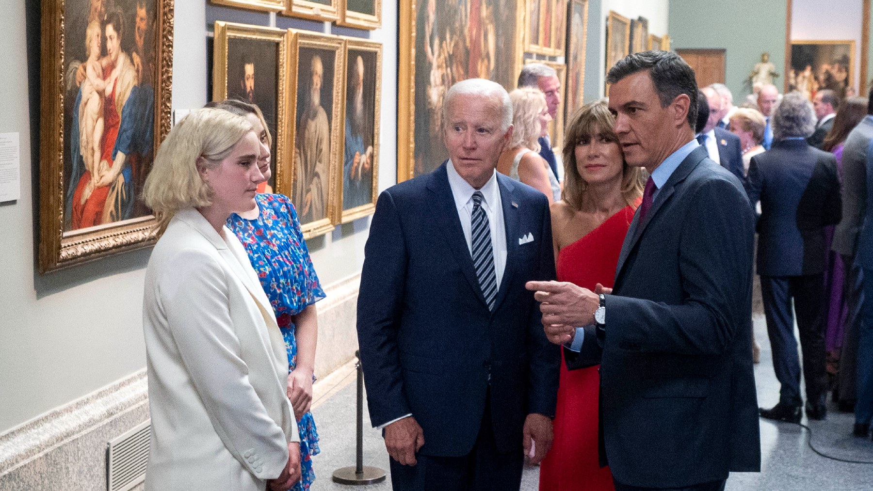 Sánchez con Biden en el Museo del Prado. (Foto: EP)