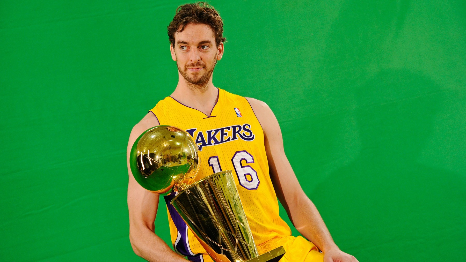 Pau Gasol, tras ganar la NBA con los Lakers. (AFP)