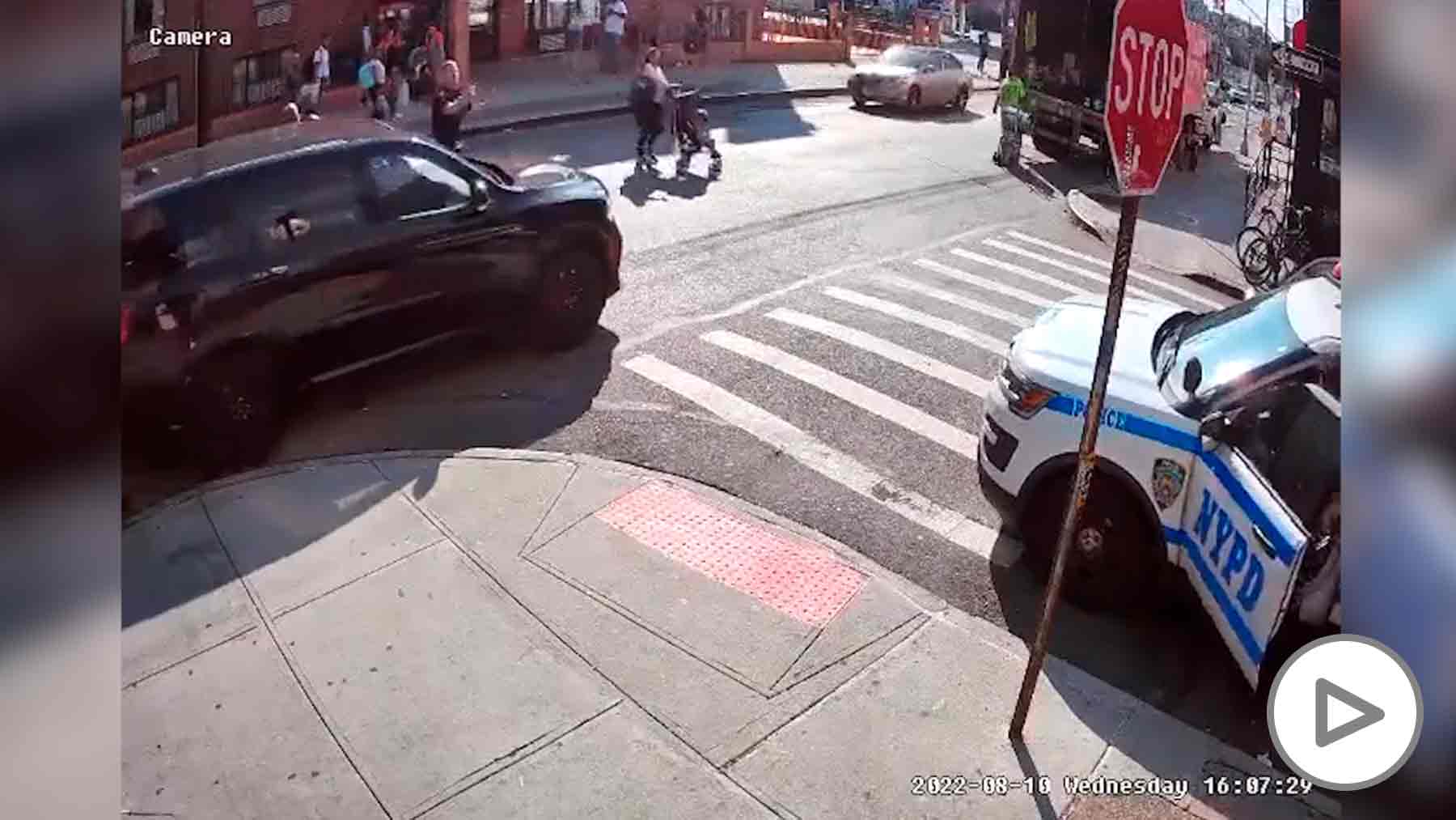 Un conductor que huía de la Policía atropella a una mujer y su hija