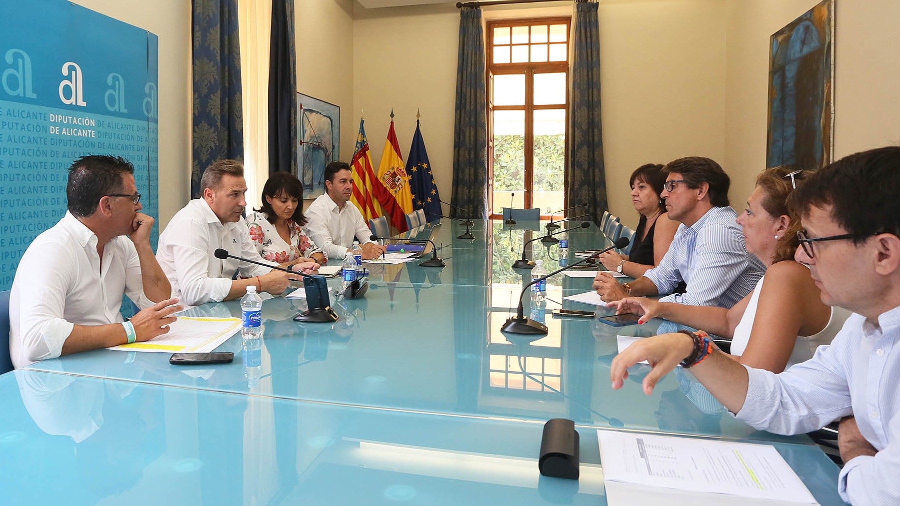 Un momento de la reunión en la Diputación de Alicante para activar las ayudas.
