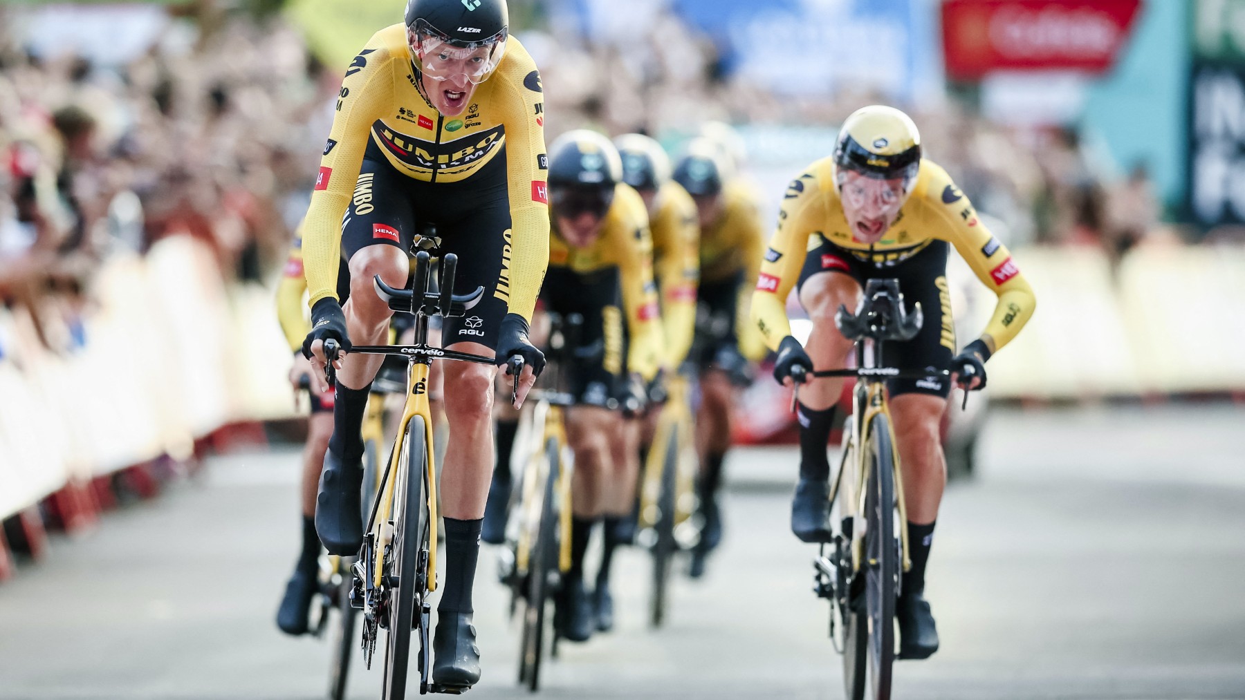 El Jumbo-Visma, en la primera etapa de la Vuelta. (AFP)