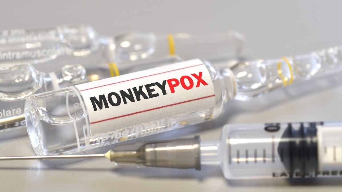 La vacuna de la viruela protege contra la viruela del mono en personas con VIH, según un estudio.