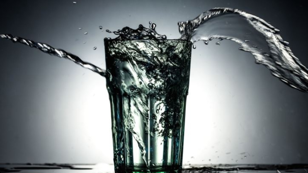 La sorprendente razón por la que los japonenes jamás beben agua durante las comidas