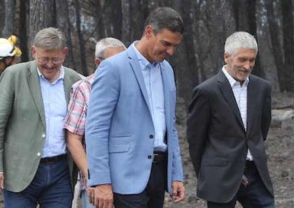 El ministro del Interior Fernando Grande Marlaska en una visita tras el incendio de Bejís con Pedro Sánchez y Ximo Puig.