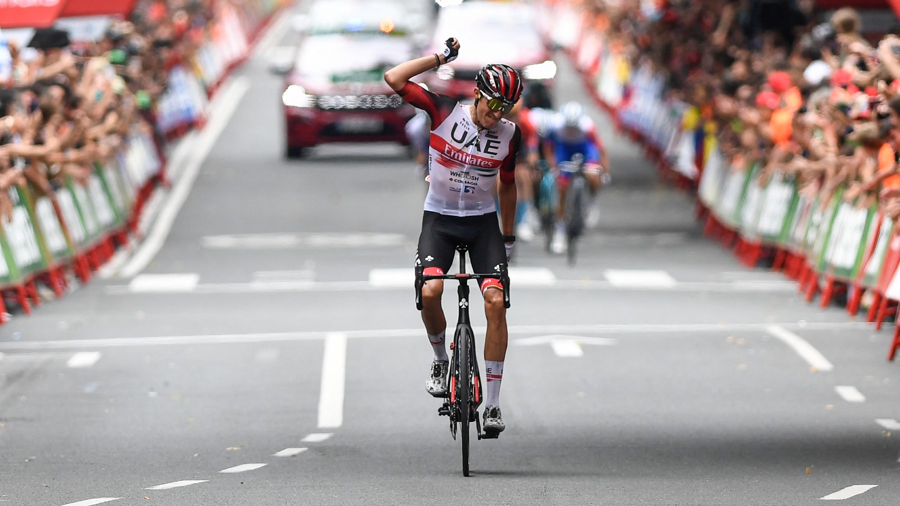 Marc Soler celebra con rabia su triunfo. (AFP)