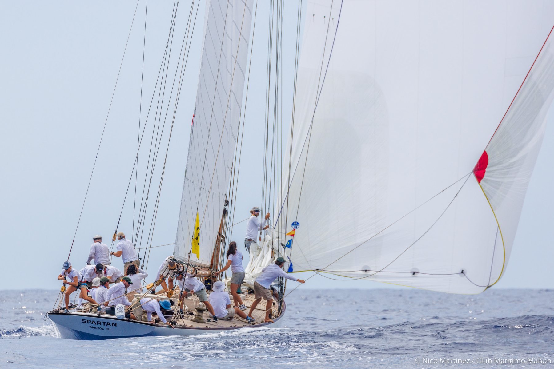 El Spartan (1913, Herreshoff) se colocó líder de la clase Época Cangreja empatado a puntos con el Scud