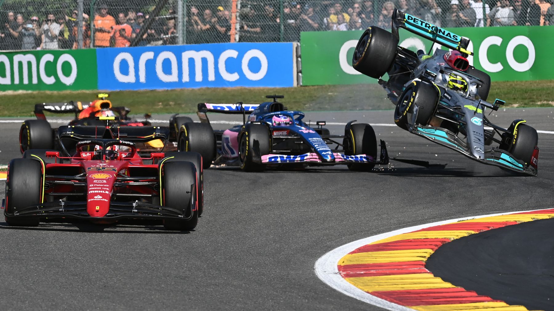 Max Verstappen Corta Las Alas A Carlos Sainz Y Fernando Alonso Acaba