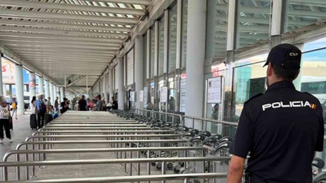 Detienen a un hombre por robar más de 200 carritos del aeropuerto