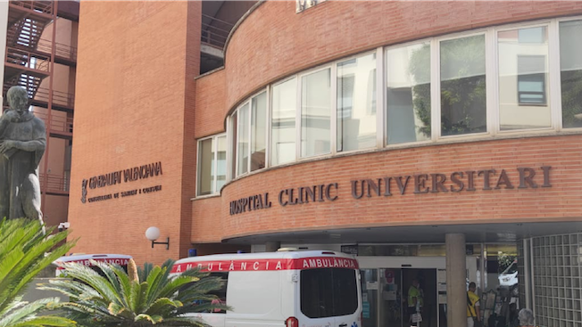 Un joven de 24 años lleva más de tres días esperando cama en planta en el Hospital Clínico de Valencia