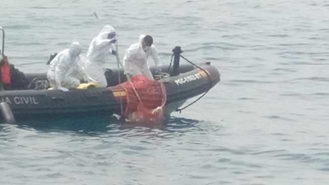 La Guardia Civil halla el octavo cadáver del naufragio de la patera: se trata de un varón adulto
