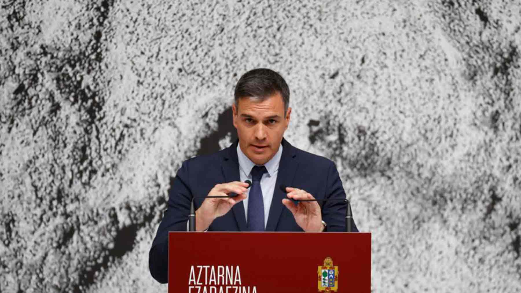 Pedro Sánchez durante el acto de homenaje a Miguel Ángel Blanco.