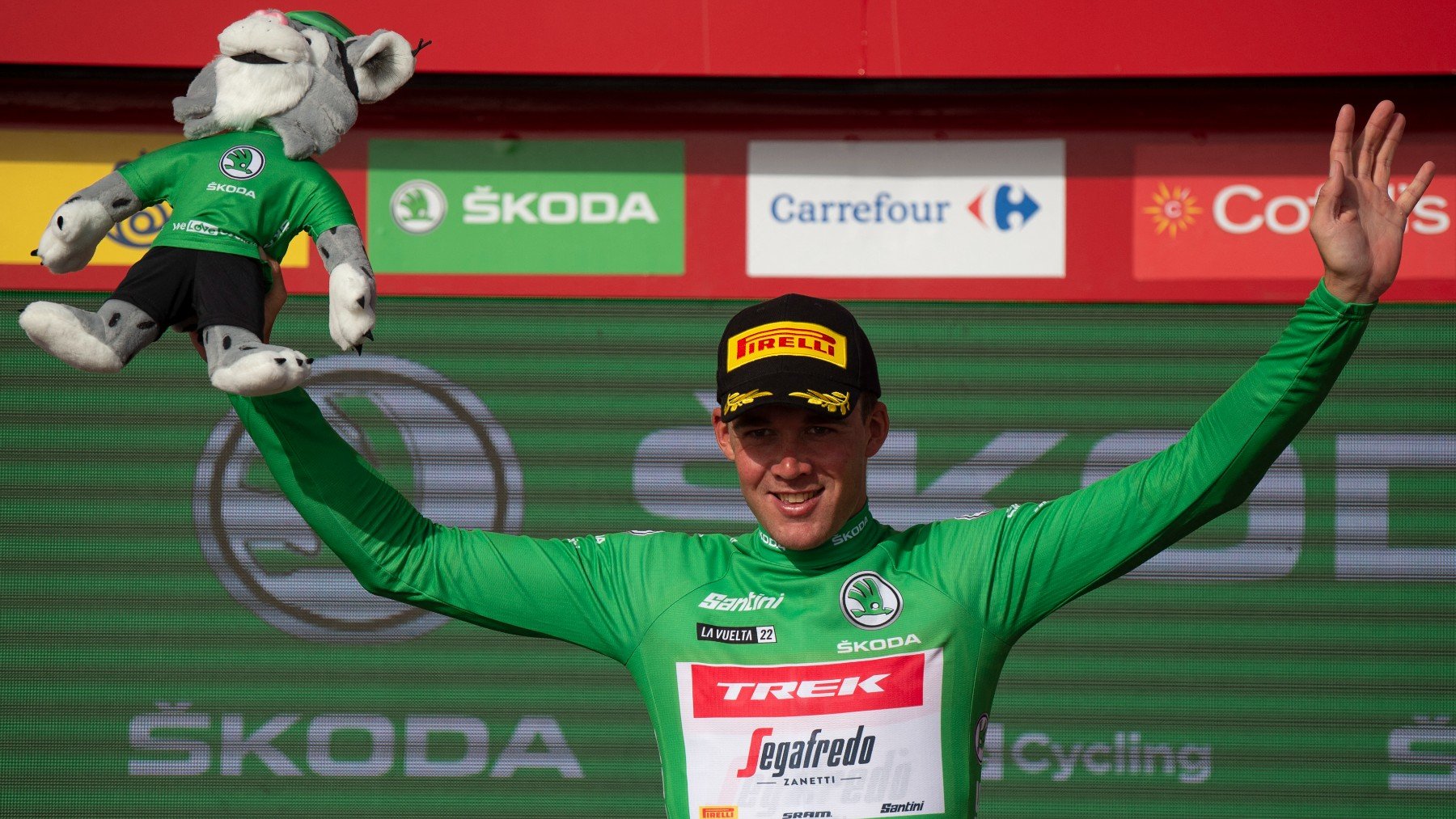 Mads Pedersen celebra su triunfo en Montilla. (AFP)