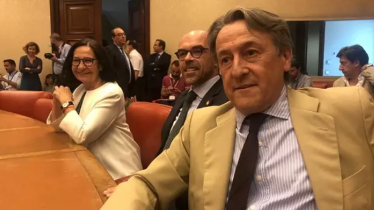 Los eurodiputados de Vox Jorge Buxadé, Mazaly Aguilar y Hermann Tertsch en el Congres. Archivo.