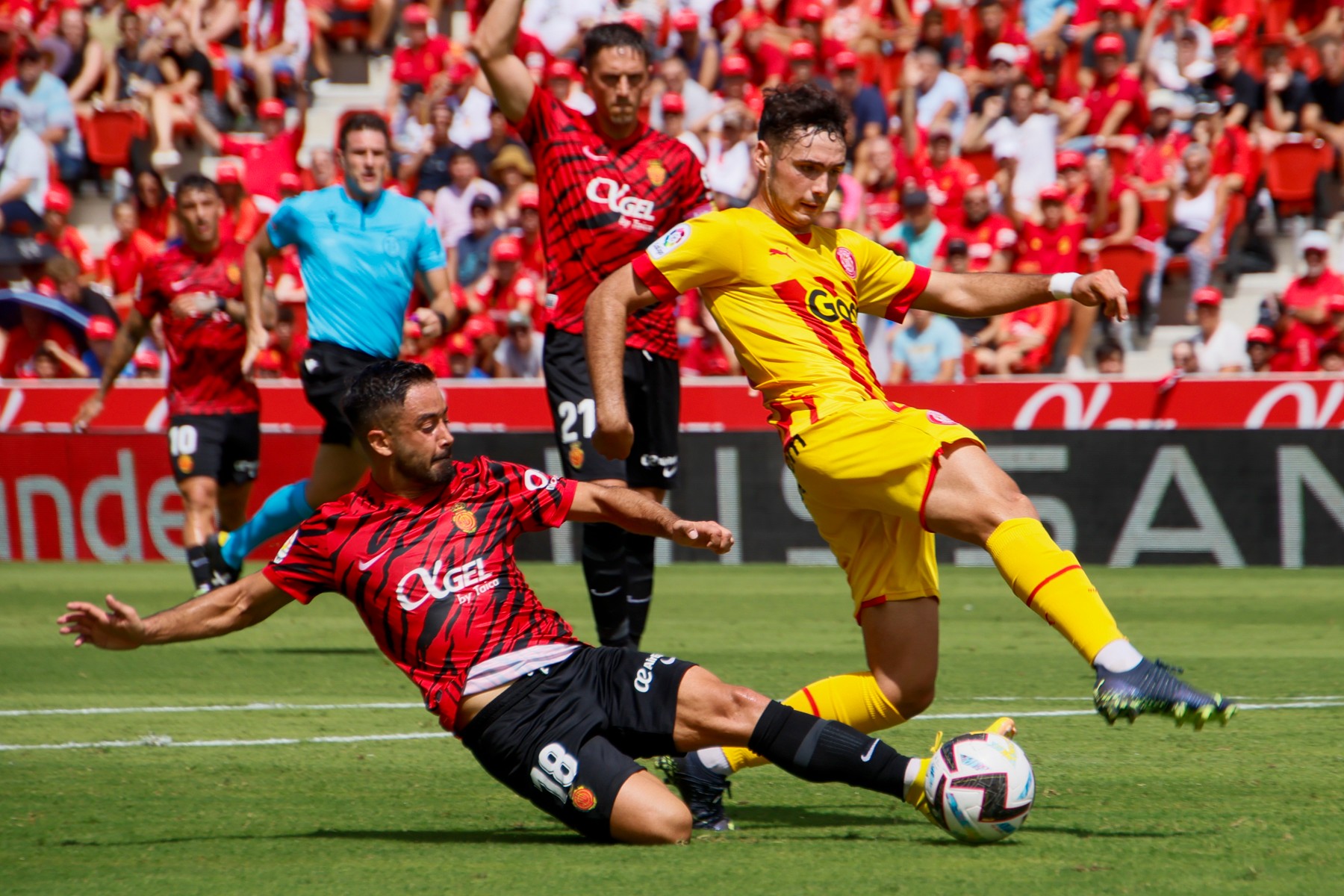 Jaume Costa despeja ante Arnau