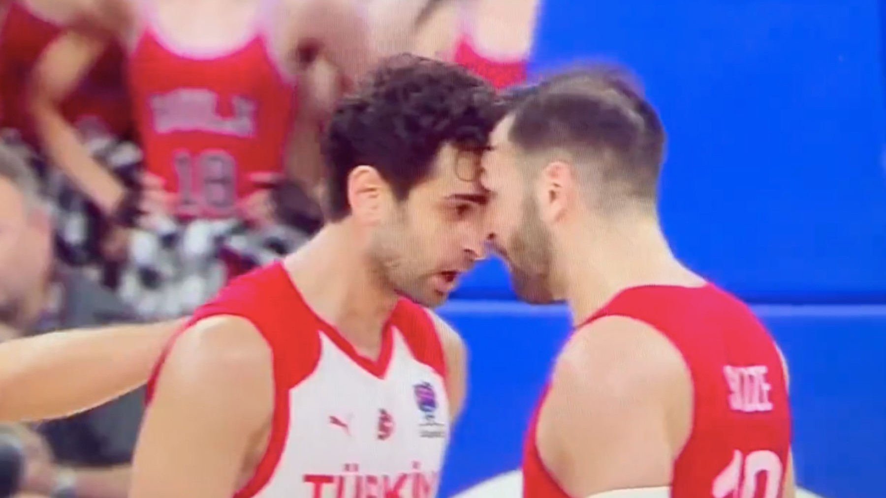Korkmaz y Sanadze se enfrentaron durante el partido.
