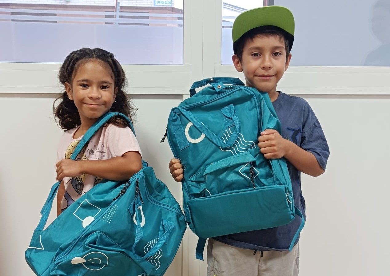El kit escolar de CaixaProinfacia apoya a las familias en riesgo de exclusión ante la vuelta al cole