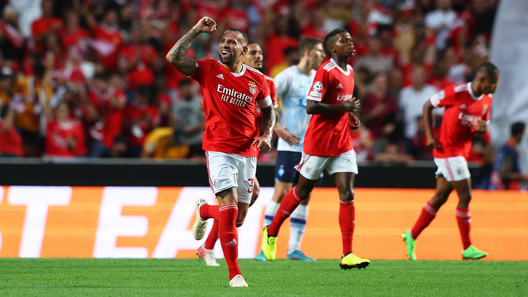 Los jugadores del Benfica celebran uno de los goles contra el Maccabi Haifa. (Getty)