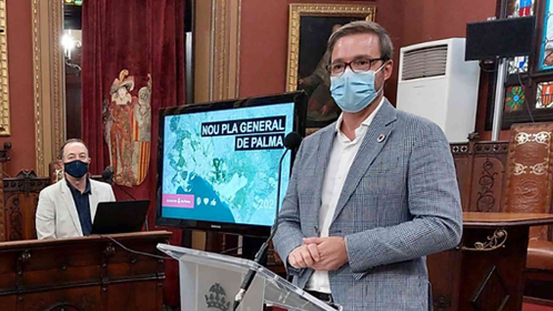 El alcalde socialista de Palma, José Hila, en la presentación del nuevo Plan General.