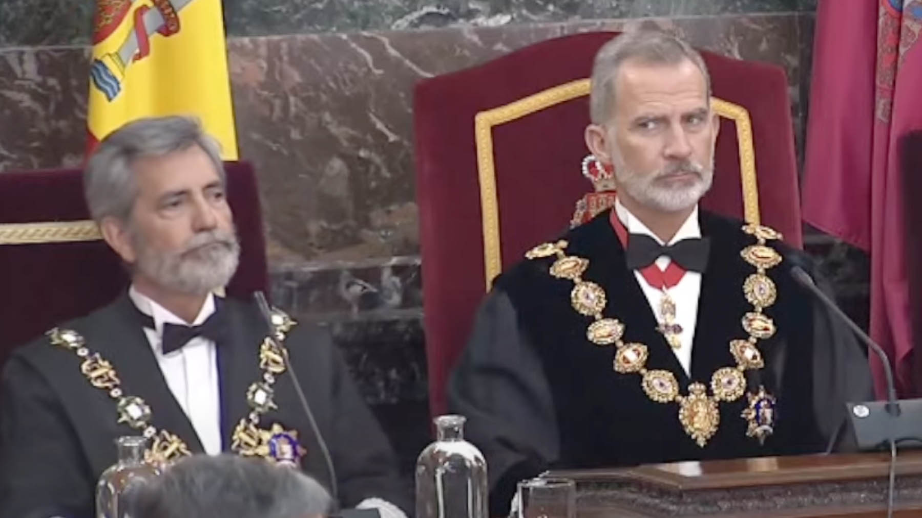 El presidente del Tribunal Supremo (TS) y del Consejo General del Poder Judicial (CGPJ), Carlos Lesmes, y el Rey Felipe VI