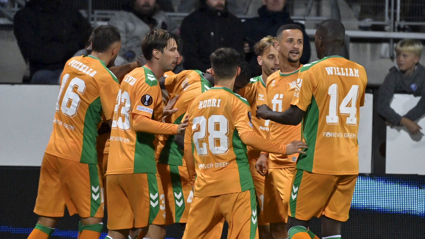 El Betis celebra su victoria en Helsinki. (Getty)